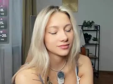Freechat glossybabe_ on Chaturbate