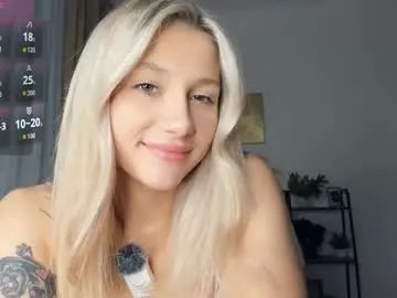 Freechat glossybabe_ on Chaturbate