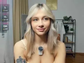 Freechat glossybabe_ on Chaturbate