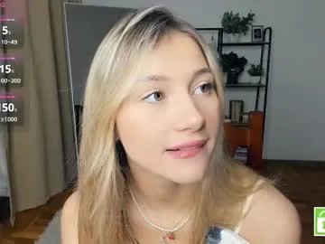 Freechat glossybabe_ on Chaturbate