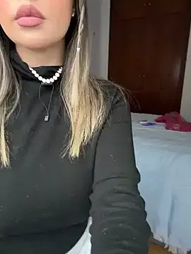 Freechat Alirawrz on StripChat