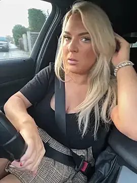 Freechat Bustyblondebabe32 on StripChat