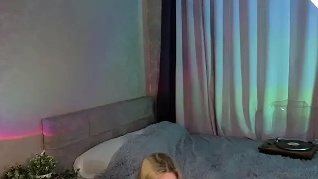 Freechat foxy_vivi on StripChat