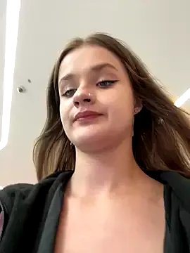 Freechat KittyQueeny on StripChat