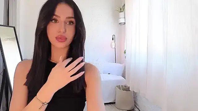 Freechat ShyColette on StripChat